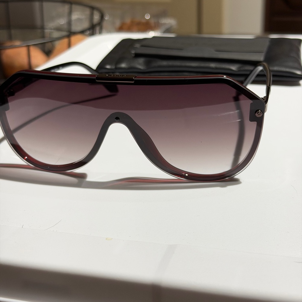 Quay Women’s Dark Chocolate Showbiz Sunglasses